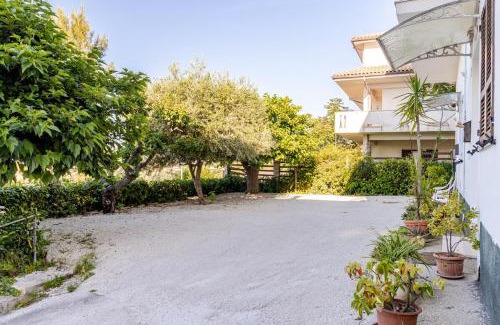Monte San Giusto Apartment | Appartamento Blu Cobalto