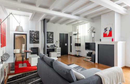 Historic Center Apartment | Appartamento con terrazza tra i tetti del centro