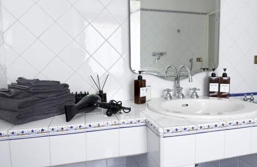 Fermo Apartment | [Appartamento con vista] Finestra sulle colline