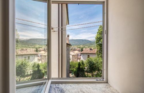 Rocca di Mezzo Apartment | Appartamento di design con vista sui monti