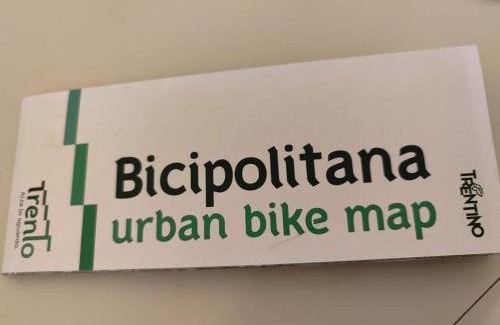 Baselga di Pine Apartment | appartamento Dossalt vista lago Serraia a 20 minuti da Trento, WI-FI e parcheggio gratuiti