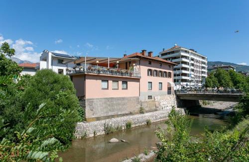 Trento Apartment | Appartamento grande Al Ponte. Situato vicino all'ospedale, al parco e al centro città