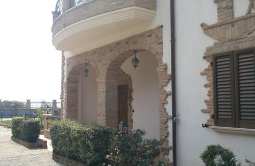 Atri House | Appartamento in villa stile rustico
