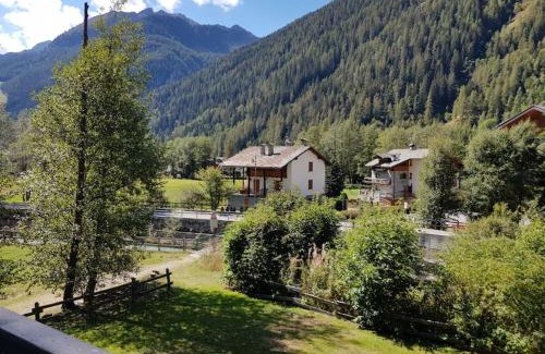 Gressoney-Saint-Jean Apartment | Appartamento Valdobbia