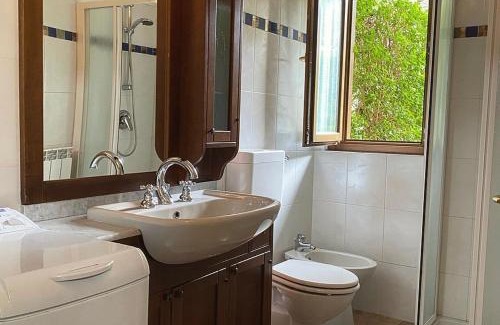 Torre di Santa Maria Apartment | Appartamento con Giardino e Box in Valmalenco