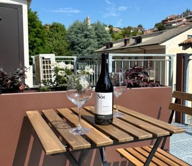 Monforte d'Alba Apartment | Appartamento 'La Poesia Della Terra'