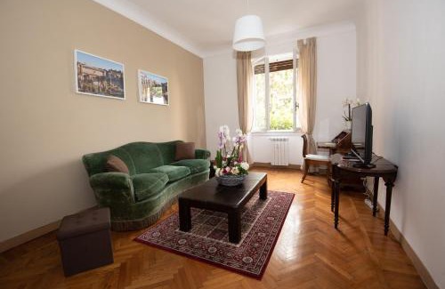 Quartiere XVII Trieste Apartment | Appartamento Luminoso con vista su Villa Ada