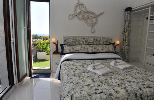 Rezza Apartment | Appartamento Rapallo - Le 5 Terre - Portofino - Sky Garden Maria Jose - Attico vista mare - Terraces - 2 bagni- 2 Camera da Letto - Box, Wi-fi, Idromassaggio Free inteiro Attico per Voi, con Ascensore
