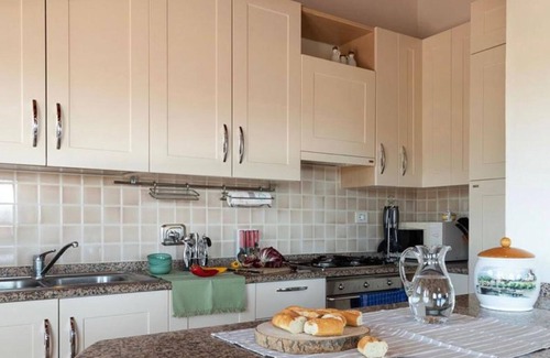 San Teodoro Villa | 'Appartamento Runcina 1' with Sea View, Wi-Fi and Shared Pool