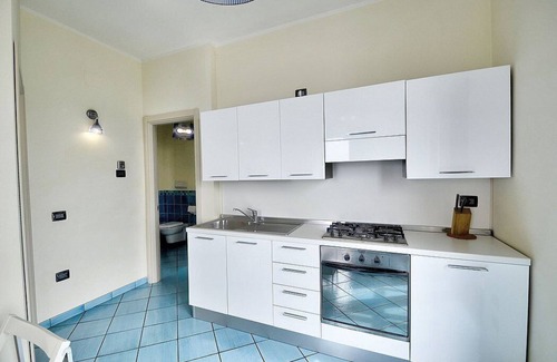 Acciaroli House | Appartamento Torre Caleo F: A charming apartment located right on the beach, with Free WI-FI.
