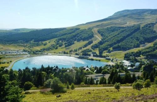 Besse-et-Saint-Anastaise Apartment | Appartement à la montagne