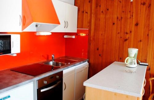 Besse-et-Saint-Anastaise Apartment | Appartement skis aux pieds, F2+Cabine au 20ème étage - FR-1-814-25