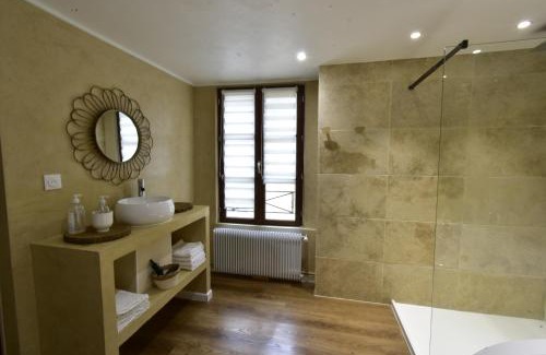 Verneuil-sur-Avre Apartment | Appartement jacuzzi privatif Love&Zen