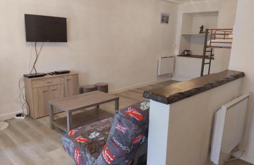 Besse-en-Chandesse Apartment | Appartement Le Paradou à Besse
