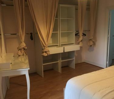 Besse-en-Chandesse Apartment | Appartement 6 à 8 pers au cœur du centre historique