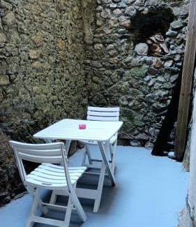 Saint-Laurent-le-Minier Apartment | Appartement pour 4 personnes dans une rue très calme