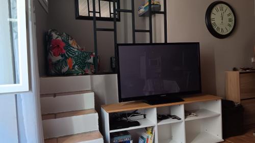 Saint-Laurent-le-Minier Apartment | Appartement pour 4 personnes dans une rue très calme