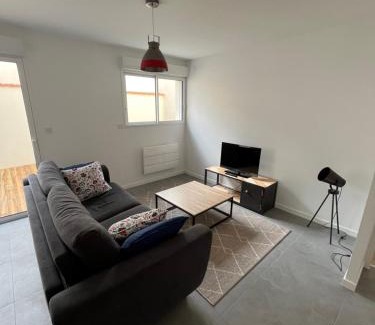Saint-Laurent-sur-Sevre Apartment | Appartement neuf avec patio