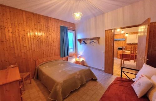 Saint-Michel-de-Chaillol Apartment | Appartement cosy à Chaillol 1600, 6-8 pers, terrasse sud, WiFi, parking proche - FR-1-393-31