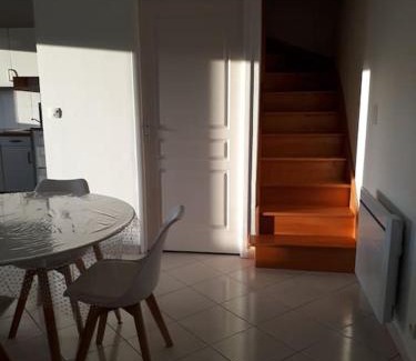 Saint-Aubin-du-Cormier Apartment | Appartement au RDC avec jardin clos, au calme.