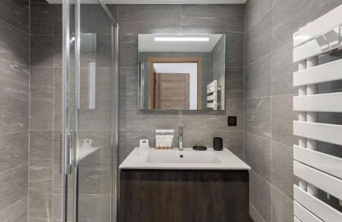 Le Planellet Apartment | Appartement élégant près des pistes avec sauna, hammam, salle de sport et parking couvert - FR-1-569-47