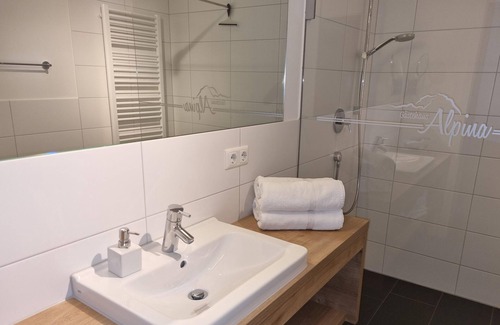 Riezlern Apartment | Appartement "2" - 1 Schlafraum, Dusche, WC - Gästehaus Alpina