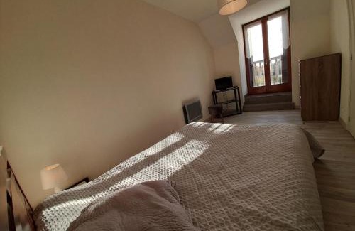 La Roche-Posay Apartment | Appartement 2 chambres avec Wi-Fi, proche centre-ville et thermes de La Roche-Posay - FR-1-541-10