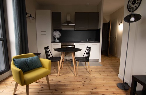 Chatel-Guyon Apartment | Appartement-2 personnes-de Luxe-SDB-Balcon