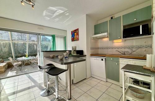 Carnac Apartment | Appartement 2 pièces, 4 pers, 500m de la plage, véranda, parking privé - FR-1-377-90