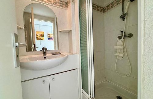 Carnac Apartment | Appartement 2 pièces, 4 pers, 500m de la plage, véranda, parking privé - FR-1-377-90