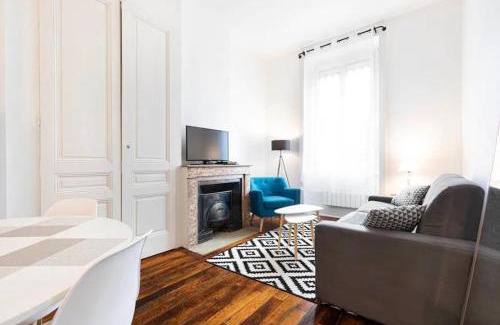 7th Arrondissement Apartment | appartement 2 pièces Jean Macé et stationnement