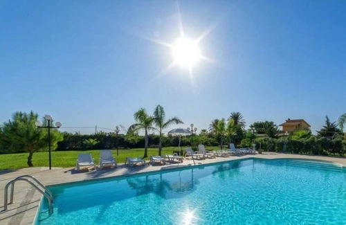 Marsala Apartment | Appartement 3 étoiles - Piscine - eeega0