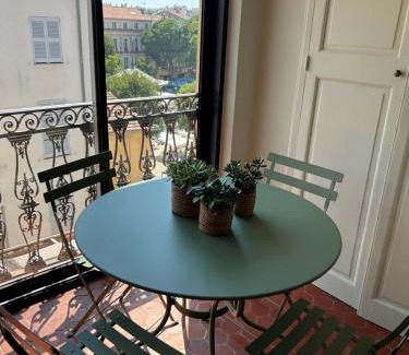 Antibes Old Town Apartment | Appartement 3 pièces plein vieil antibes