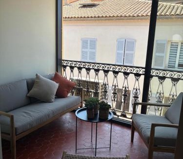 Antibes Old Town Apartment | Appartement 3 pièces plein vieil antibes
