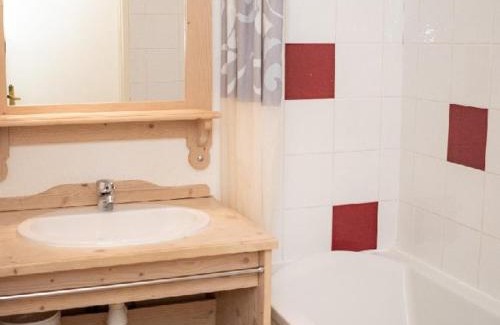 Puy-Saint-Vincent Apartment | Appartement 4 pièces avec balcon, parking et local ski à Puy-Saint-Vincent - FR-1-504-30