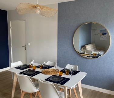 Blonville-sur-Mer Apartment | Appartement 65m2 avec balcon vues partielles mer à 150m de la plage et centre, wifi et parking privé