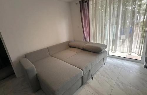 Tremblay-en-France Apartment | Appartement accueillant près de Paris, 45 m², terrasse