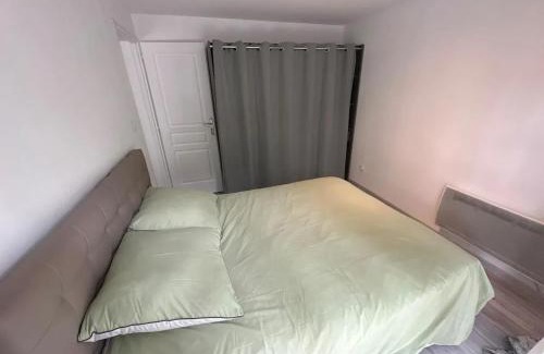 Tremblay-en-France Apartment | Appartement accueillant près de Paris, 45 m², terrasse