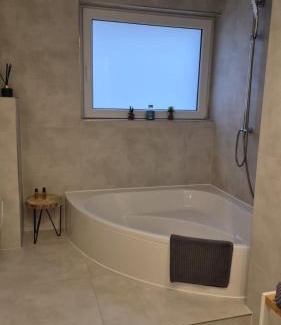 Apelern Apartment | Appartement Apelern (A2) - 2 Zimmer, Badewanne, Terrasse, Netflix