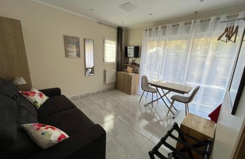 Tourrettes-sur-Loup Apartment | Appartement au calme dans un espace arboré