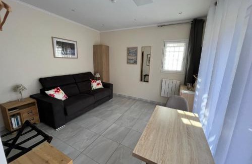 Tourrettes-sur-Loup Apartment | Appartement au calme dans un espace arboré