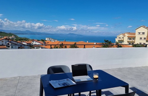 Biarritz Condo | Appartement avec Accès à Deux Piscines!