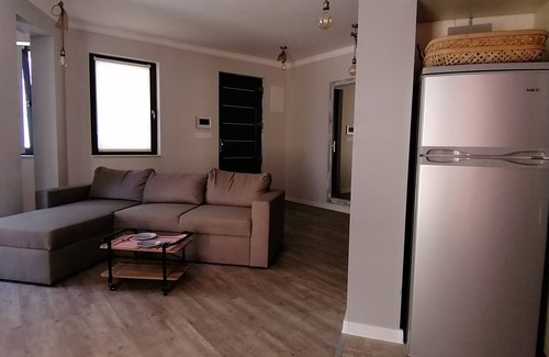 Plovdiv Center House | Appartement avec acces personel. Passez Vos vacances dan's une maison situee a quellques pas du centre et de tous les cites historiques a Plovdiv. L'appartement est bien equipe avec tous electromenagers pour passer un merveilleu week and. A 200 meters .