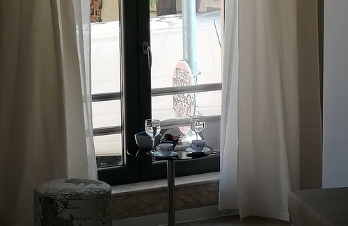 Plovdiv Center House | Appartement avec acces personel. Passez Vos vacances dan's une maison situee a quellques pas du centre et de tous les cites historiques a Plovdiv. L'appartement est bien equipe avec tous electromenagers pour passer un merveilleu week and. A 200 meters .