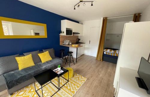 La Roche-Bernard Apartment | Appartement avec balcon et vue sur port - wifi privé - au dessus du Restaurant le Yackams