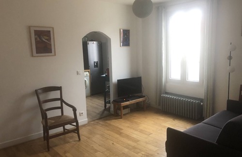 Romainville Apartment | Appartement Avec Parking à 15 Minutes à Pieds du Métro Mairie des Lilas