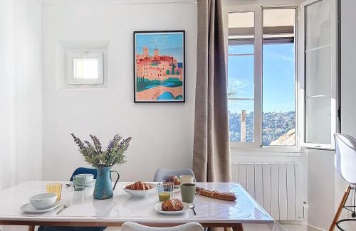 Biot Apartment | Appartement avec vue au coeur de Biot Village