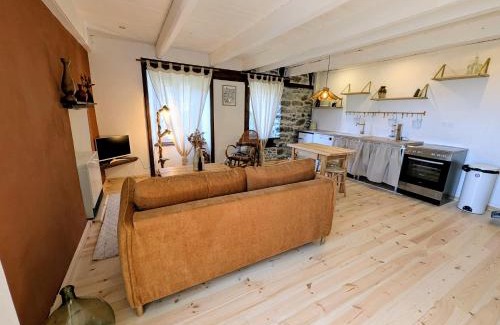 Mazet-Saint-Voy Apartment | Appartement calme style bohème chic