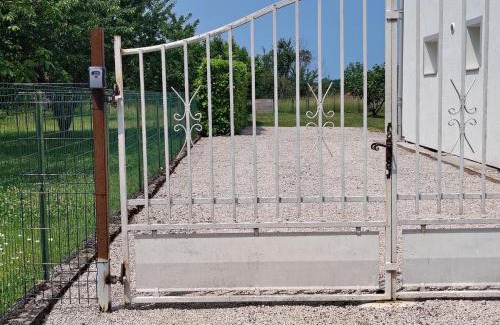 Saint-Ambreuil Apartment | Appartement calme avec jardin