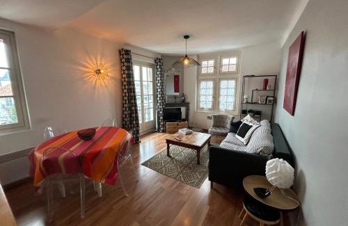 Saint-Jean-de-Luz Apartment | Appartement central à Saint-Jean-de-Luz, proche plage & port - FR-1-239-1090